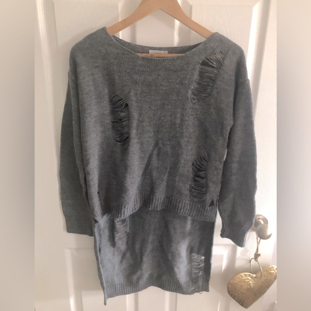 Beautiful Hi-Lo Distressed Look Sweater